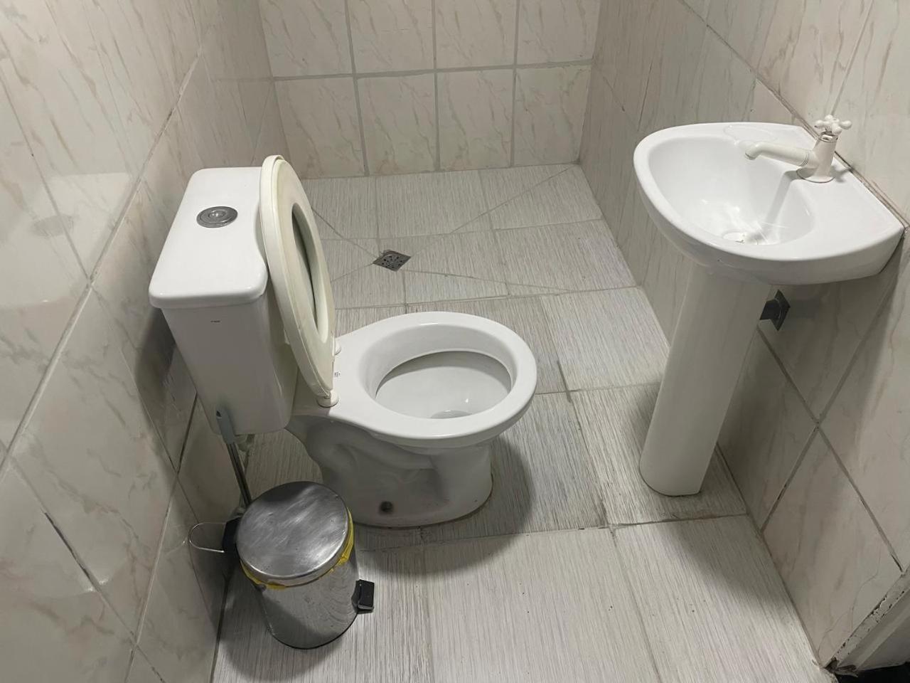 Casa Fundos Eco City 03 Simples E Confortavel Com 2 Quartos E Garagem 쿠리치바 외부 사진